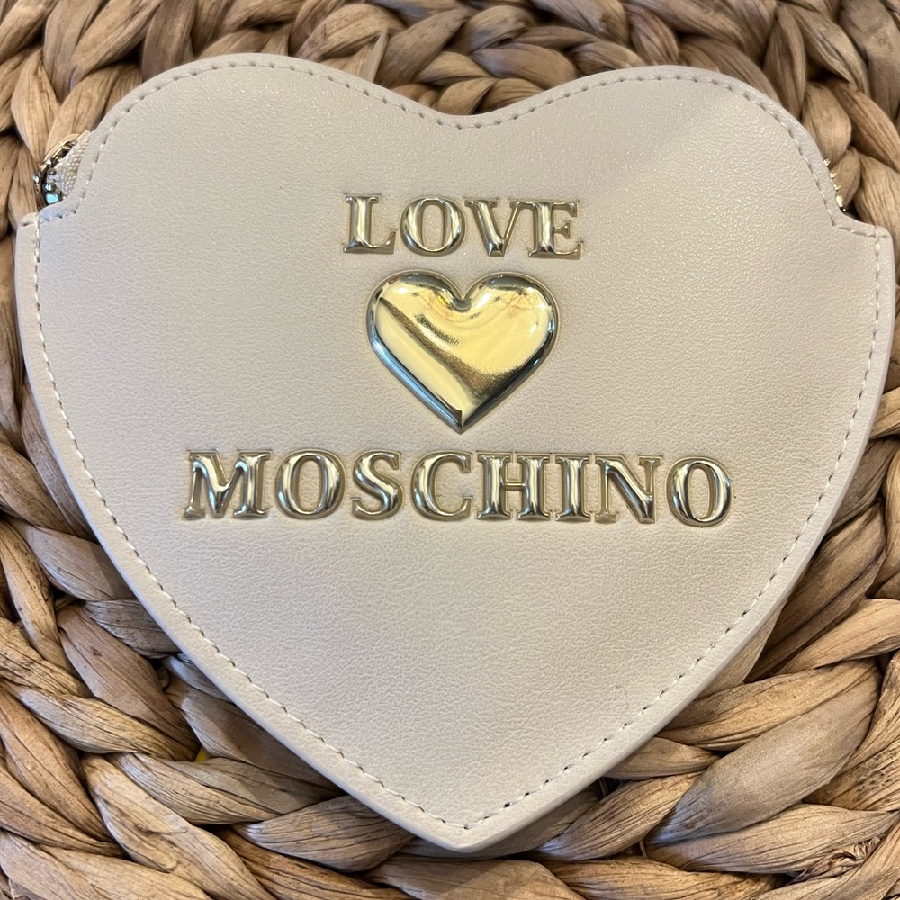 NWT LOVE MOSCHINO BEIGE ❤️ COIN PURSE💋💋